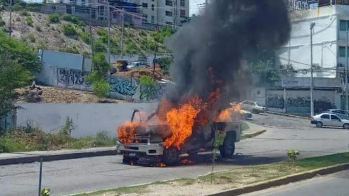 incendio-camioneta-cayaco-pto-marques