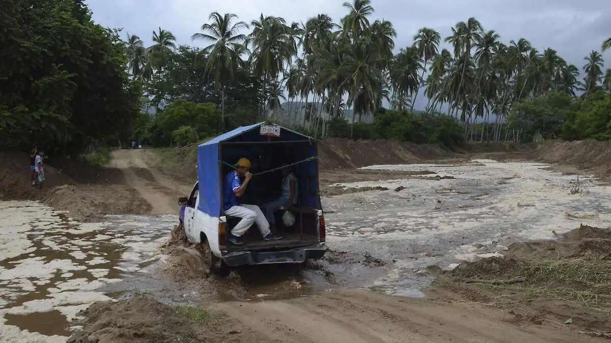 camionetas-pasajeras-comunidades-coyuca-benitez