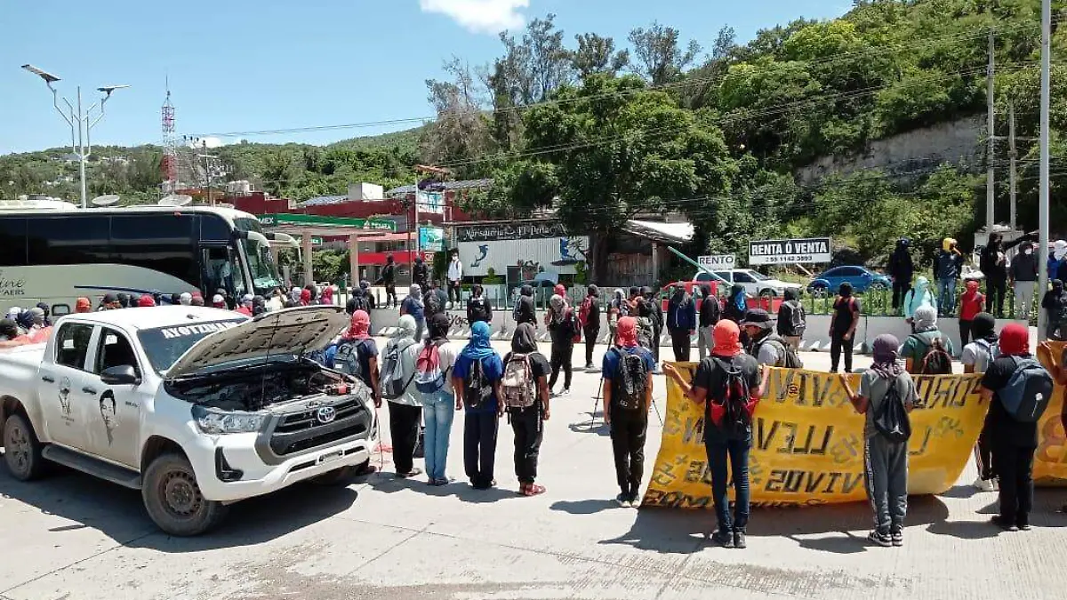 Normalistas-43-bloqueo