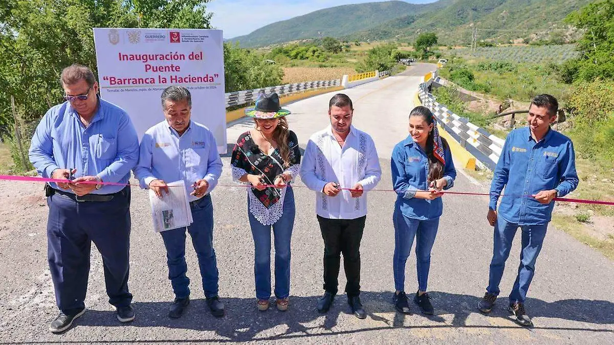 entrega-obras-evelyn-salgado-region-norte-guerrero-1