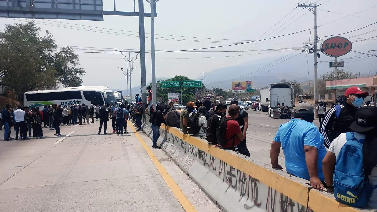 bloqueo-autopista-normalistas