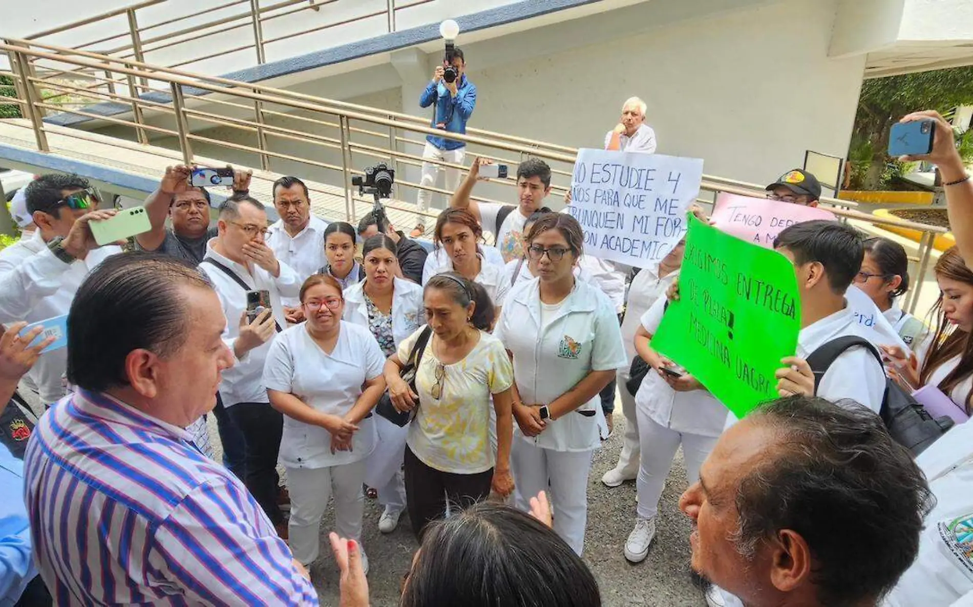 protesta-estudiantes-medicina-uagro-1