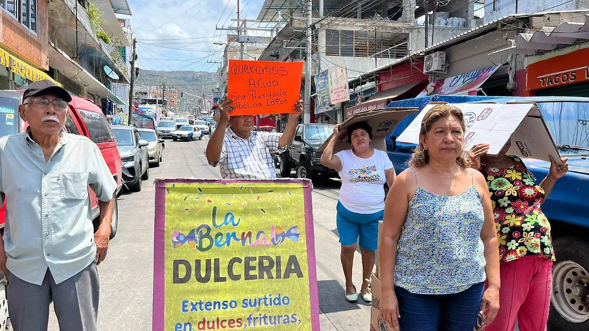 Bloquean-Falta-Agua