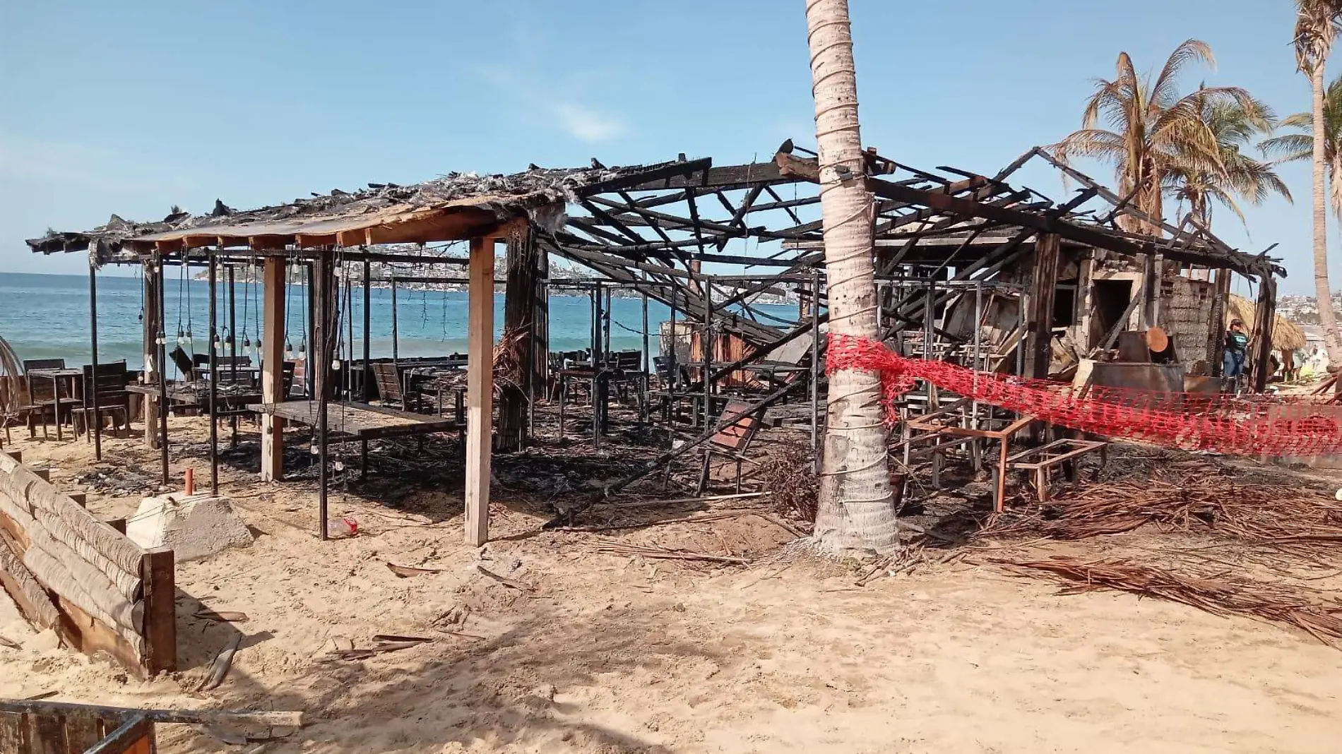 Incendio-Destruye-Restaurante-Acapulco