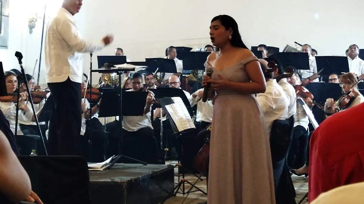 Soprano Elizabeth Juárez