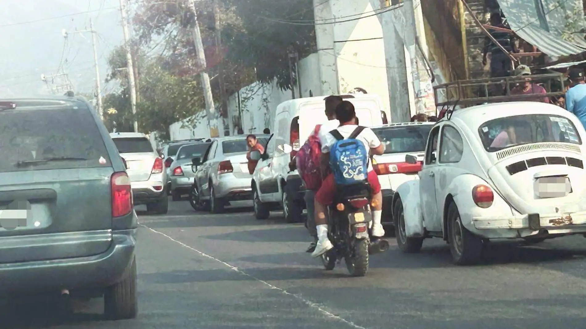 viajan-menores-en-motocicletas