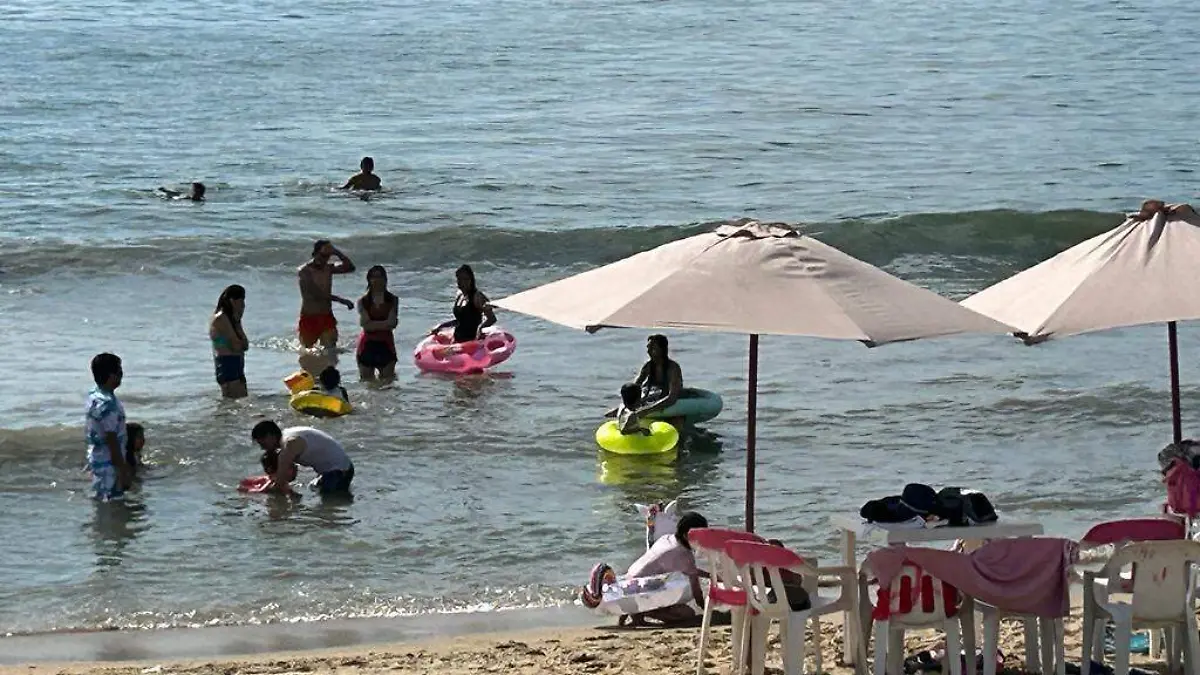 Turistas visitan Acapulco 