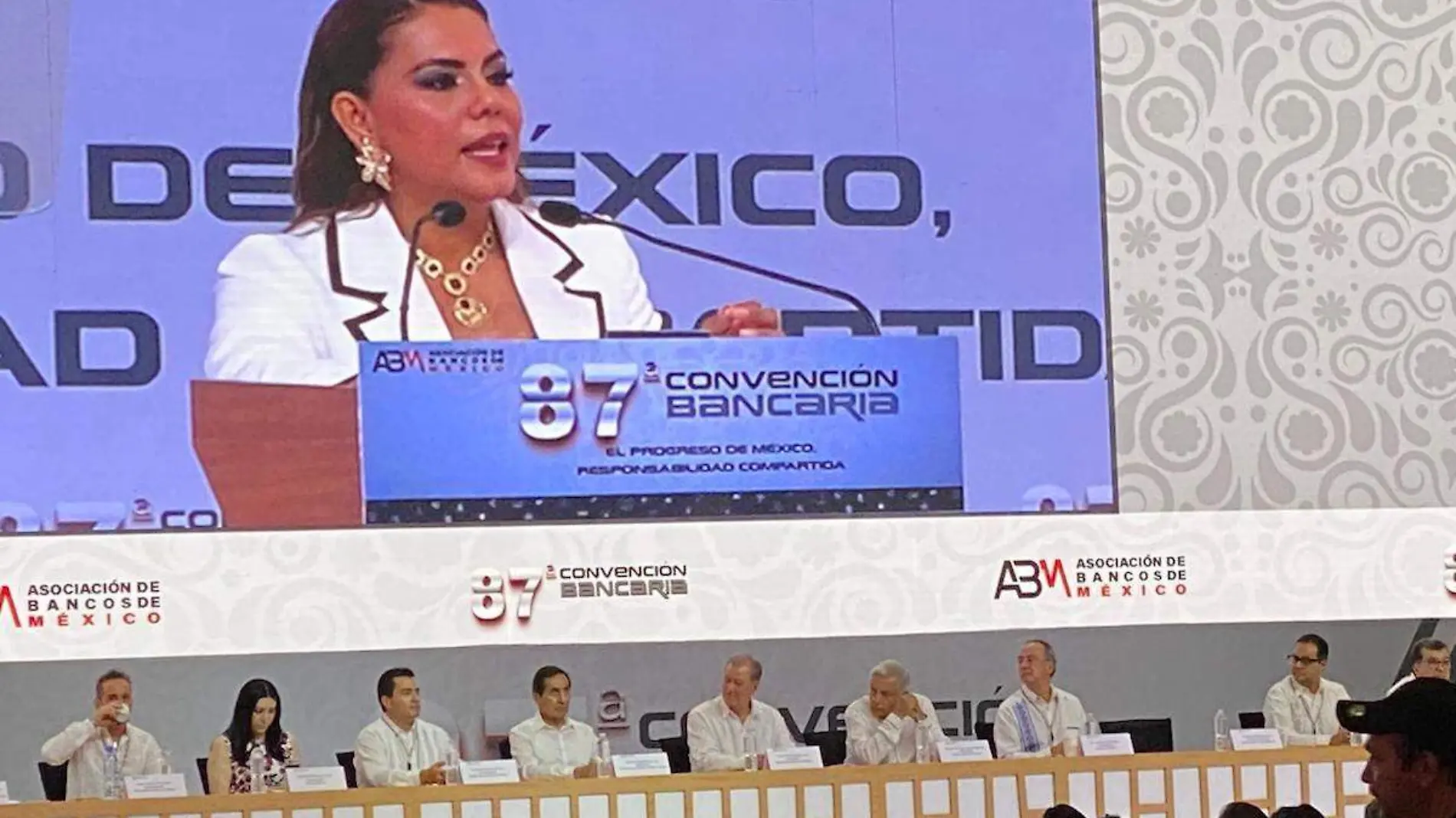 evelyn-salgado-gobernadora-guerrero-convencion-bancaria-acapulco