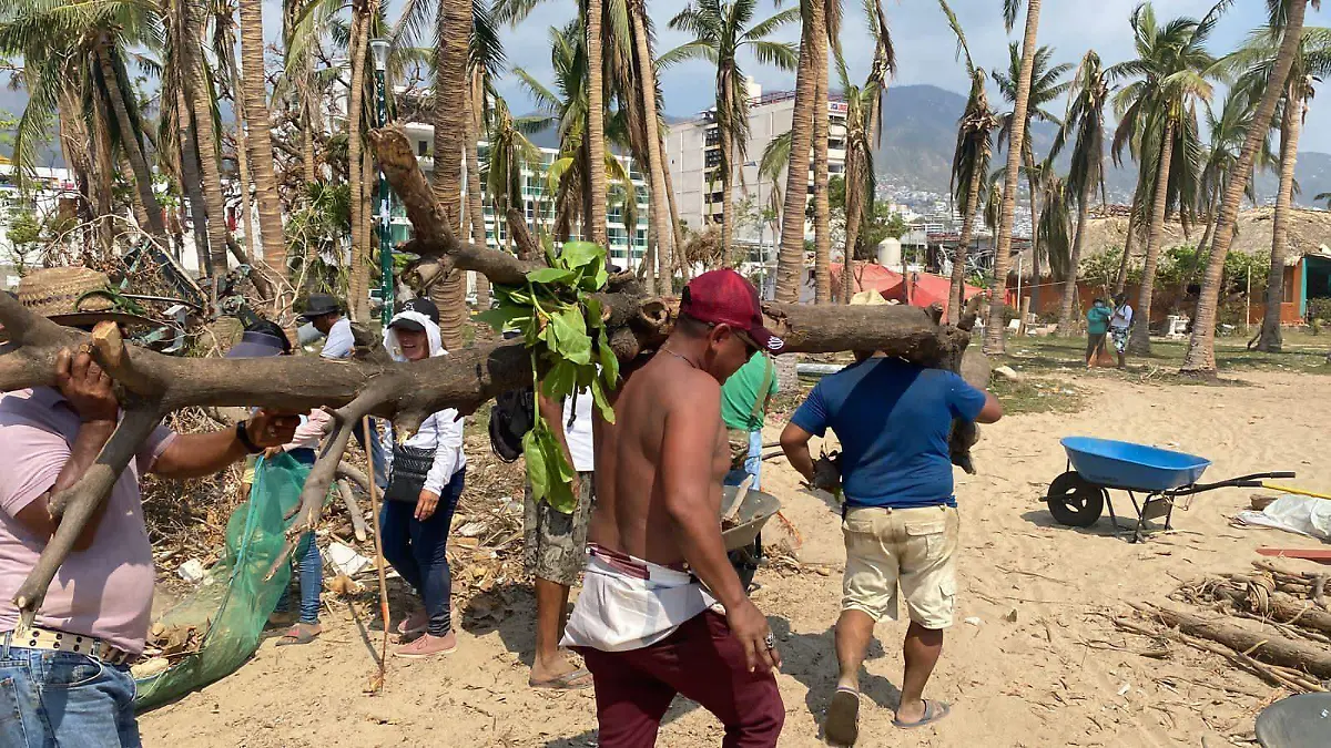Limpieza en playas de Acapulco 