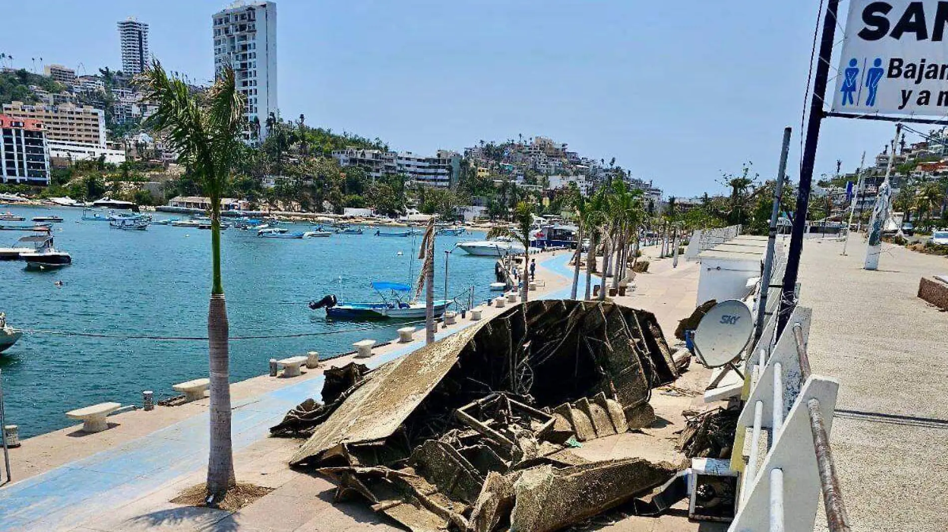 embarcaciones-abandonadas-bahia-acapulco-1