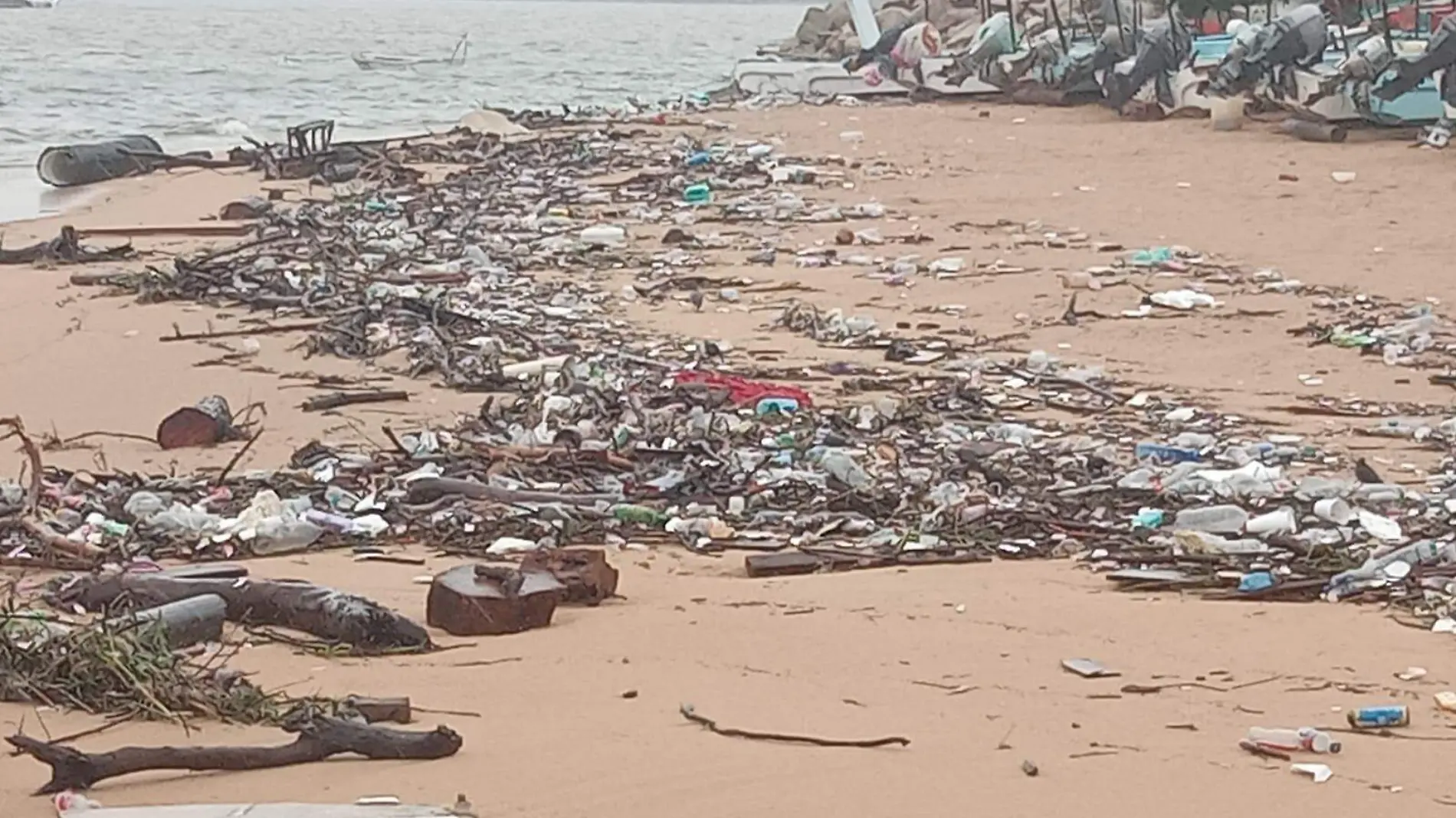 Playa-Basura-Acapulco