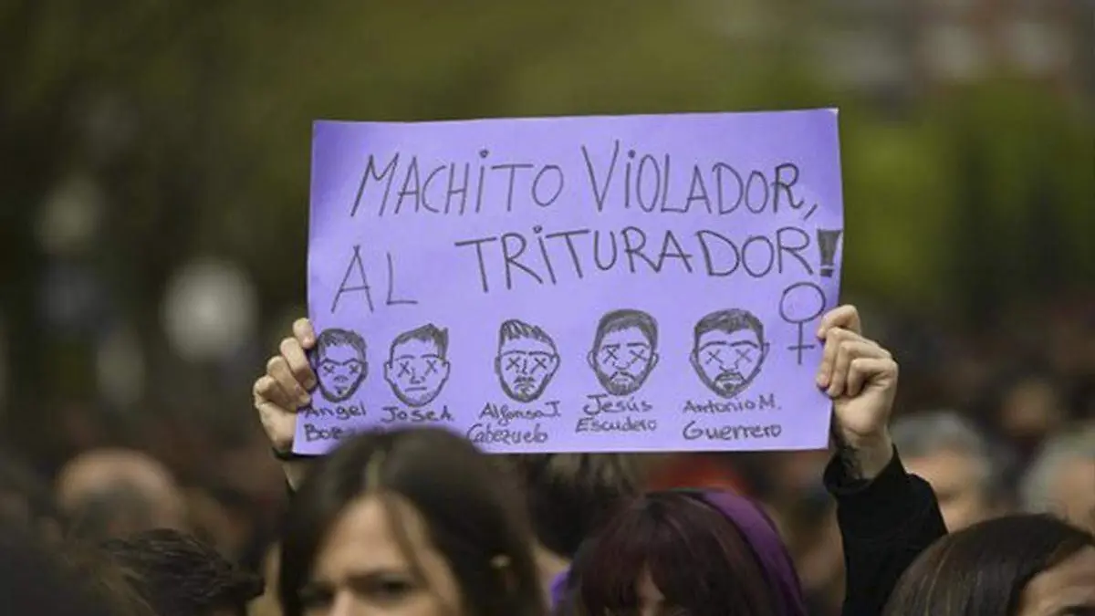 Policía acudió al lugar y detener a seis hombres