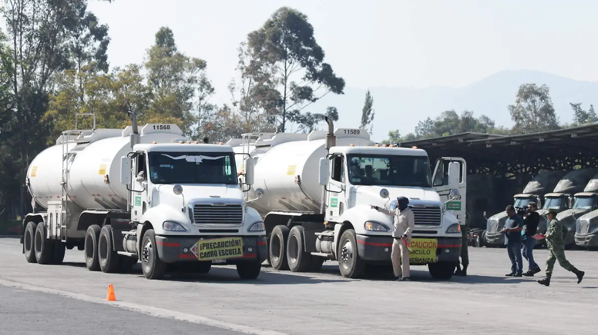 pipas_piperos_choferes_operadores_trabajo_Filas_Pemex
