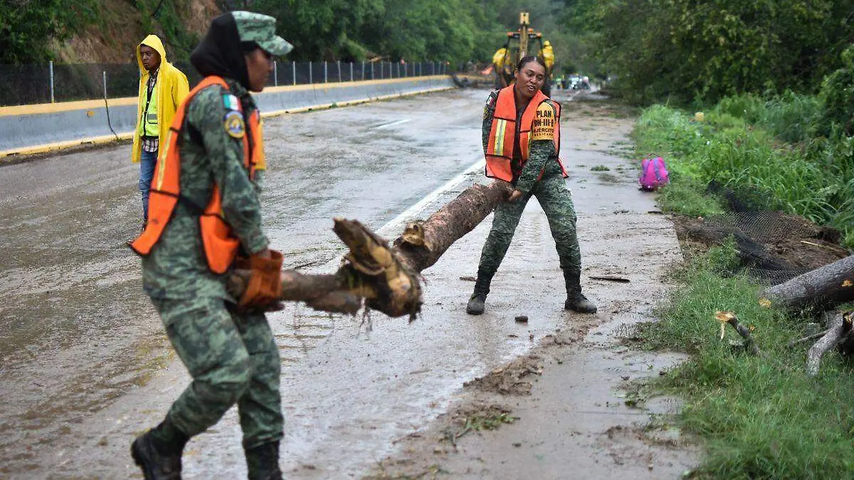 Reabren Autopista del Sol con reducción de carriles