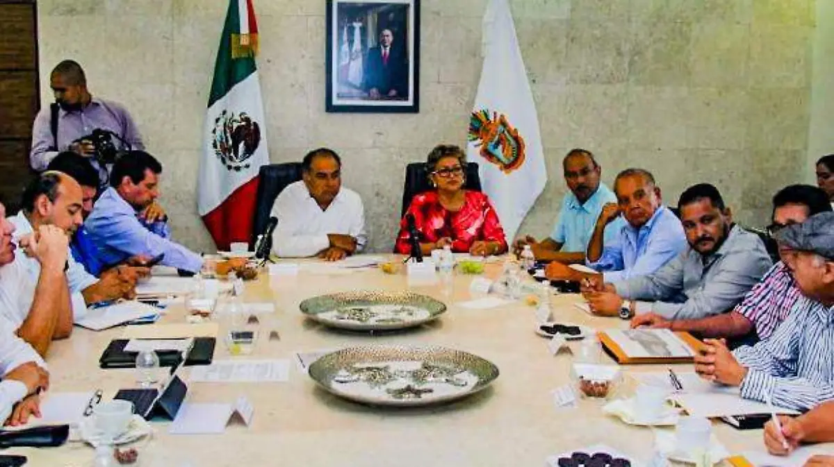 Acapulco - reunión de Adela román con Héctor Astudillo
