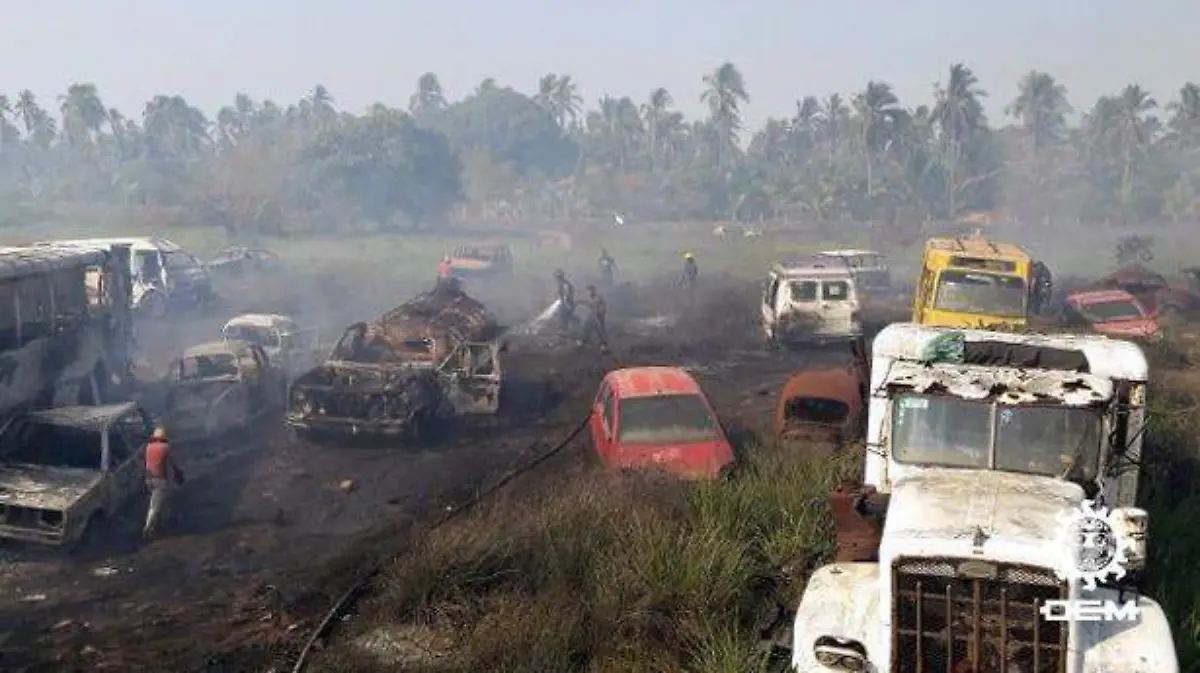 Acapulco - incendio consume 50 vehiculos