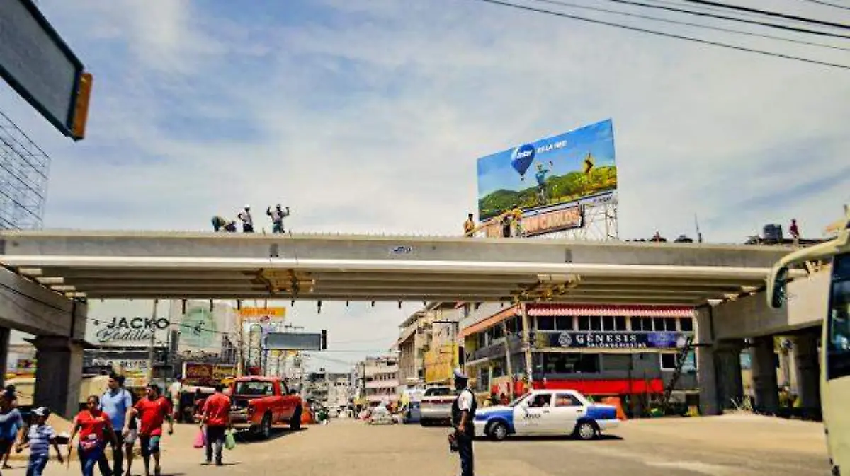 Acapulco - colocan últimas vigas en la ampliación de la vía rápida