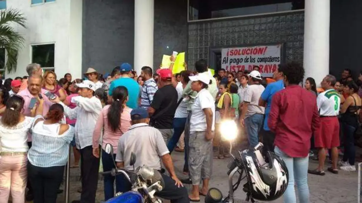 Acapulco - protesta en el Palacio Federal