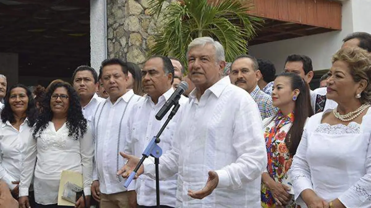 Acapulco - Amlo pide respeto a Gobernador