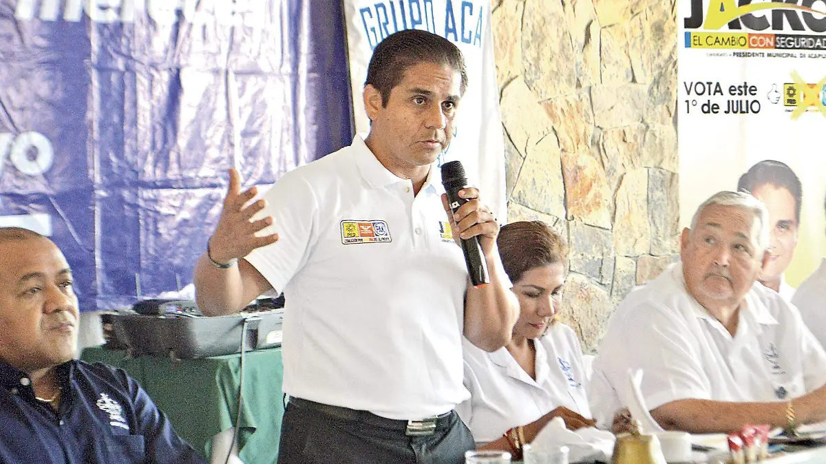 Jacko Badillo en grupo Aca