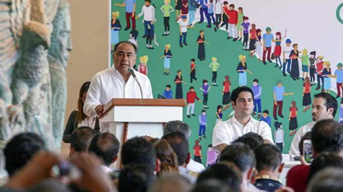 AStudillo pide minuto de silencio por normalistas de ayotzinapa