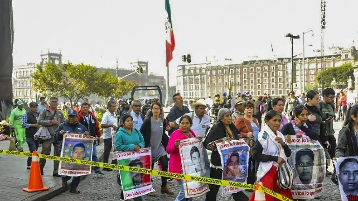 Ayotzinapa Reunión AMLO 2