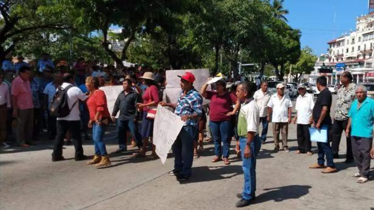 Acapulco - bloqueo palacio federal exigencia programas sociales