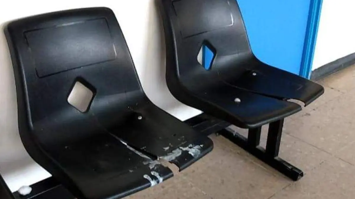 sillas en mal estado