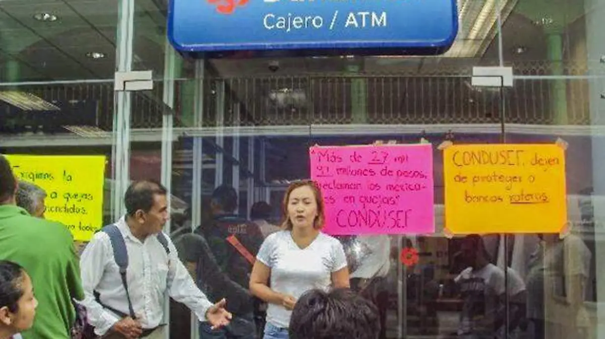 Acapulco quejas en bancos de l acosta chica