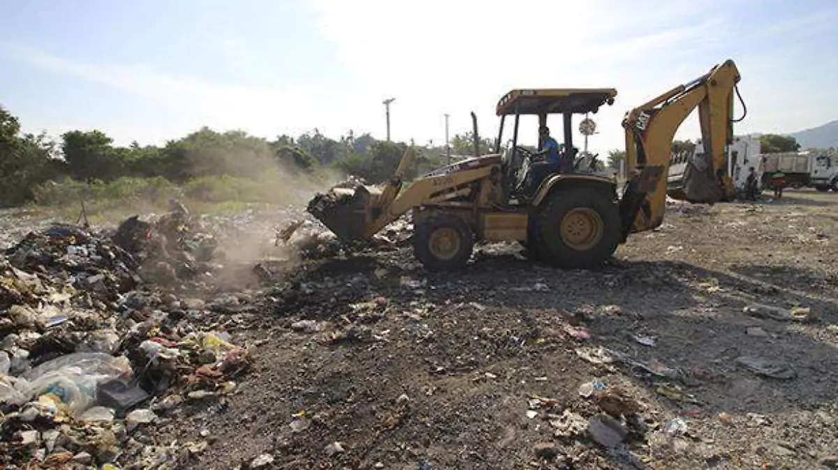 Acapulco - retiran basureros clandetsitnos en Zona Diamante de Acapulco