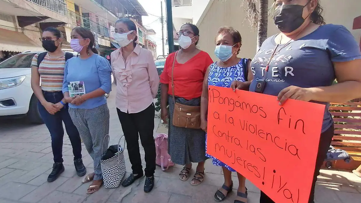 MUJERES