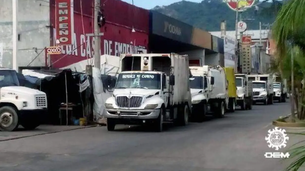 Acapulco - Camiones paran servicio de recolección de basura 2