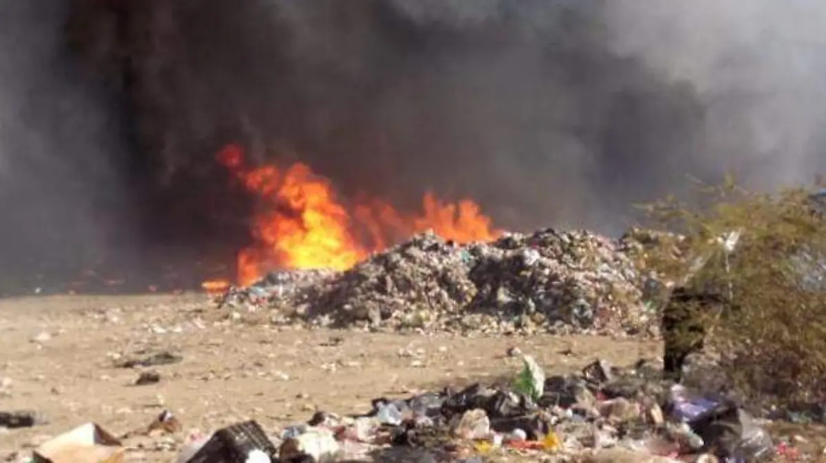 Acapulco incendio en basurero de Taxco