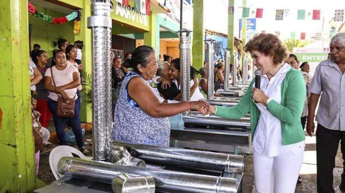 Entrega dif estufas ecológicas