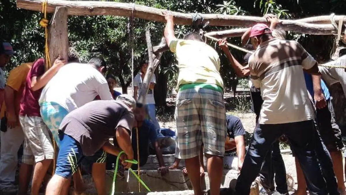 Policíaca pozo agua