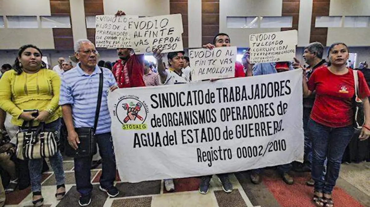 Acapulco protesta de trabajadores de Coagua en el fórum