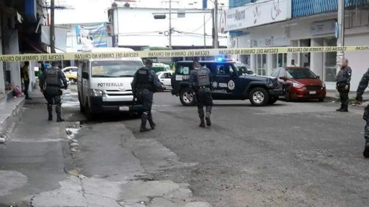 Acapulco - Balean urvan en la progreso