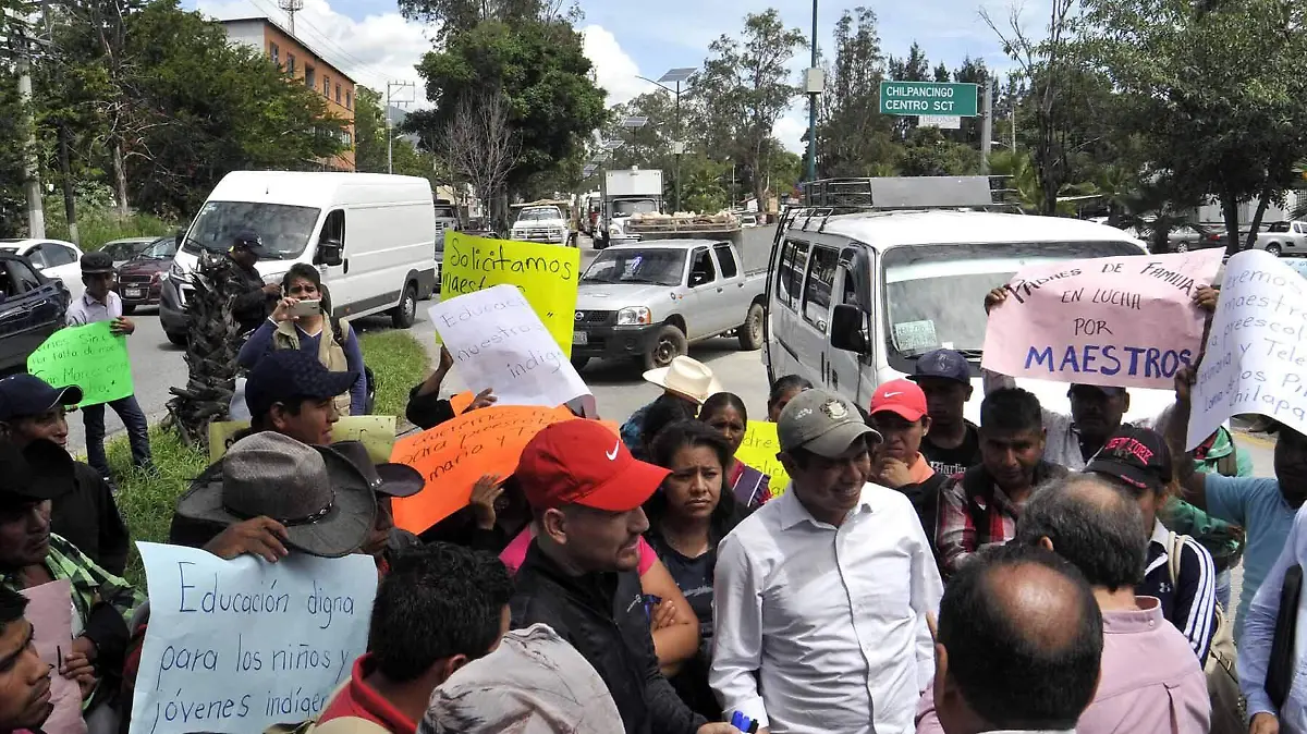 Exigen maestros en chilapa1