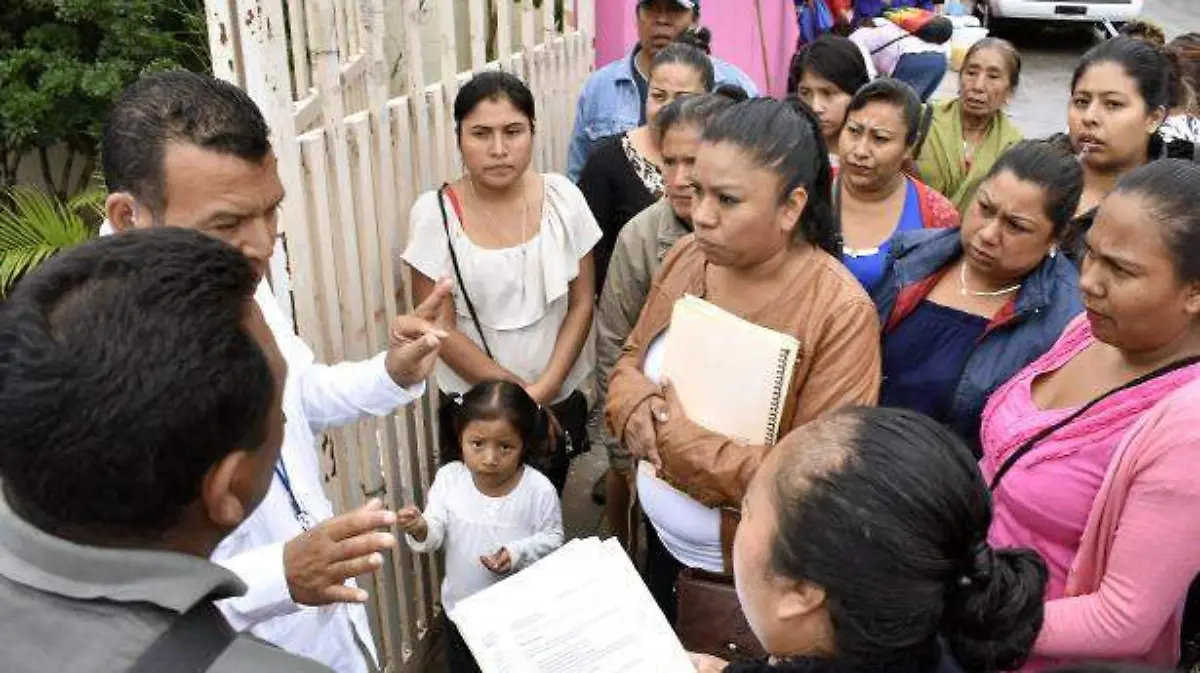 Chilpancingo - Exigen habitantes respetar asignación de una maestra