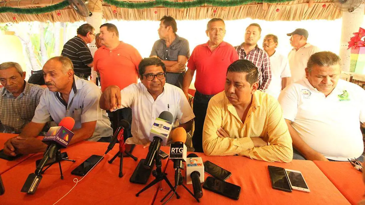 transportistas denuncian taxis piratas