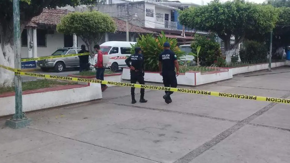 Plaza principal petatlán