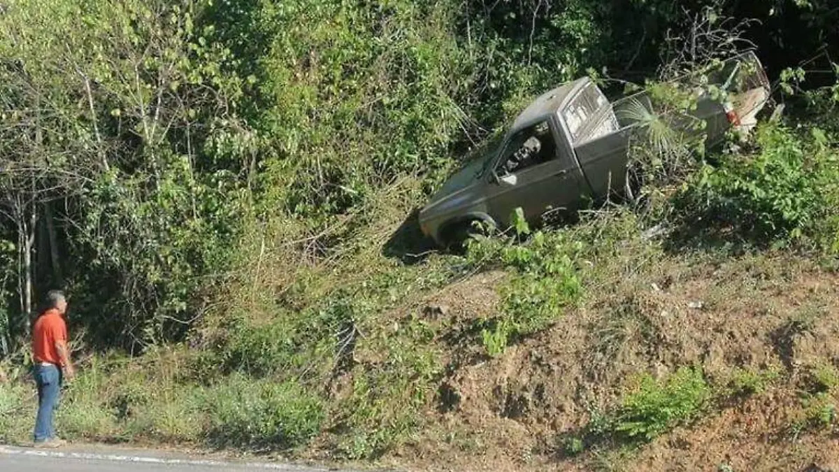 Zihuatanejo accidente camioneta