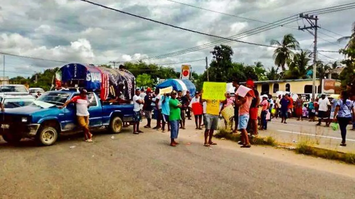 Acapulco - bloqueo en el arenal