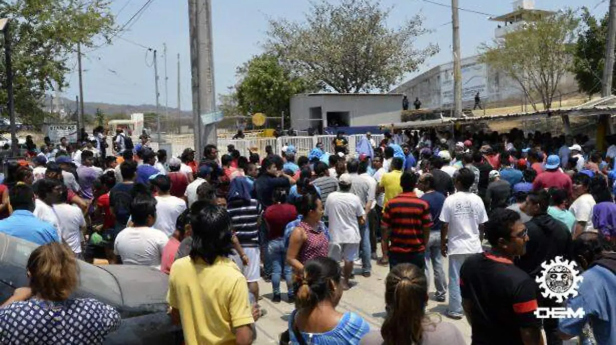 Acapulco - protestan en las afueras del cereso de Acapulco