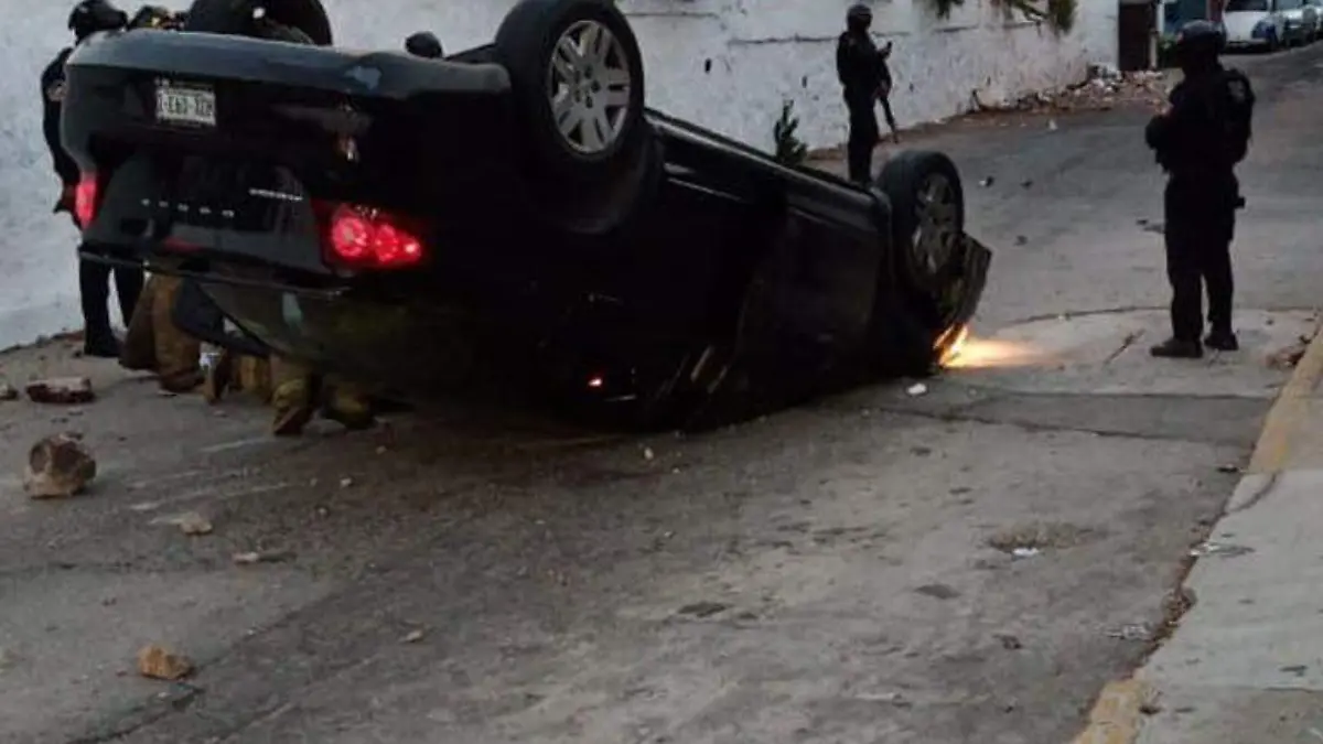 Volcadura camioneta cuauhtémoc
