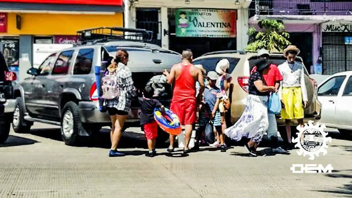 Acapulco - familia Almazán, de cooperacha para venir al puerto