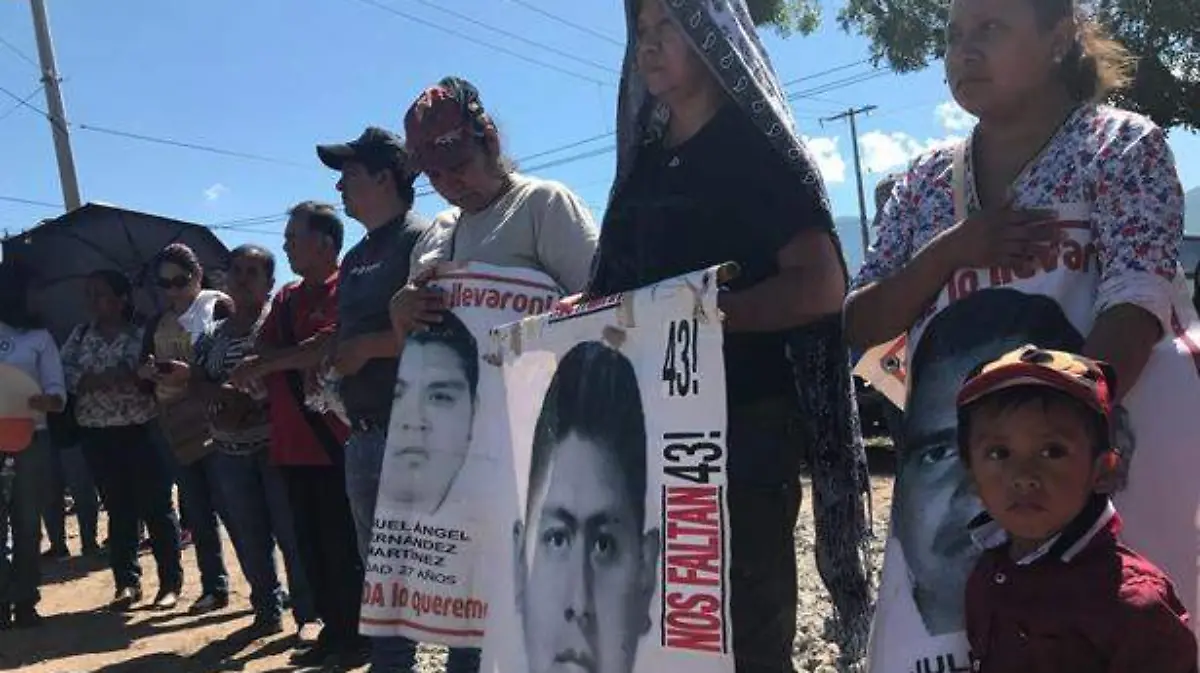 Iguala - Familiares esperan el regreso de los normalistas desaparecidos