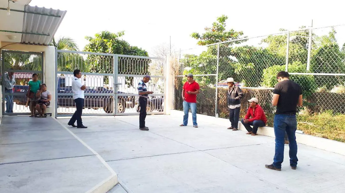 bloquean escuela tecpan