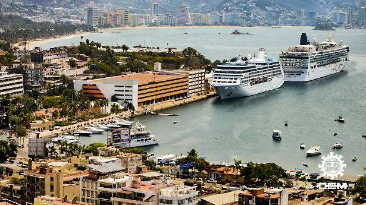 Acapulco - arriban dos cruceros de manera simultánea al puerto