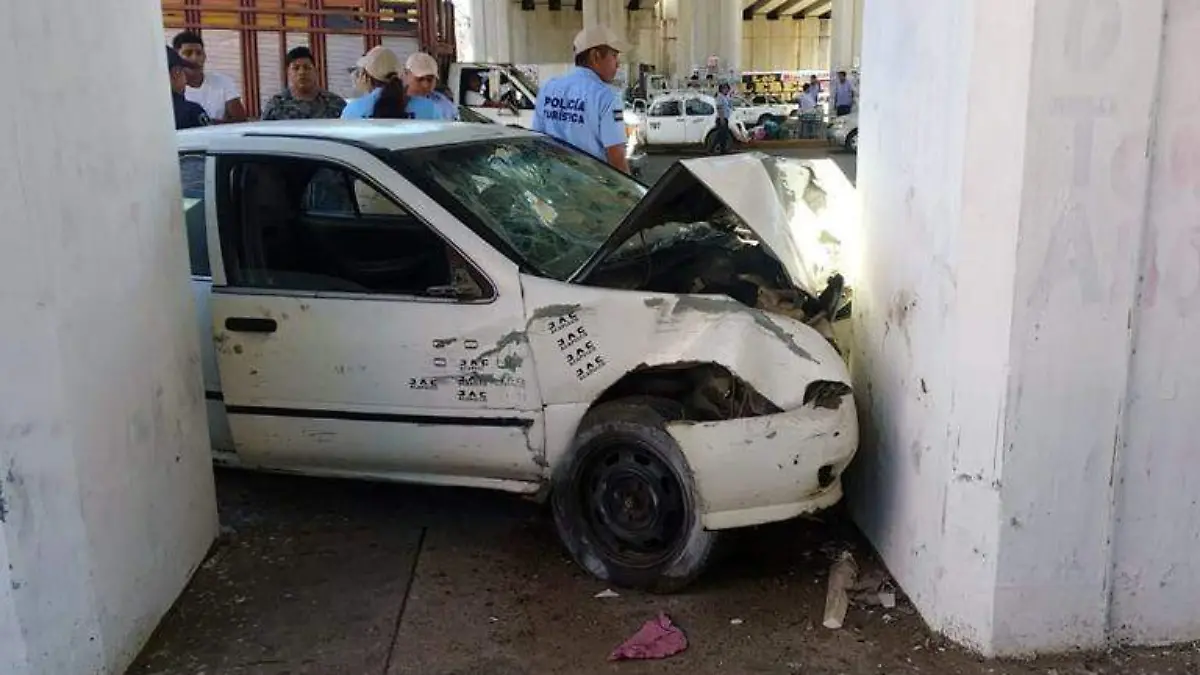Acapulco accidente en puerto marqués